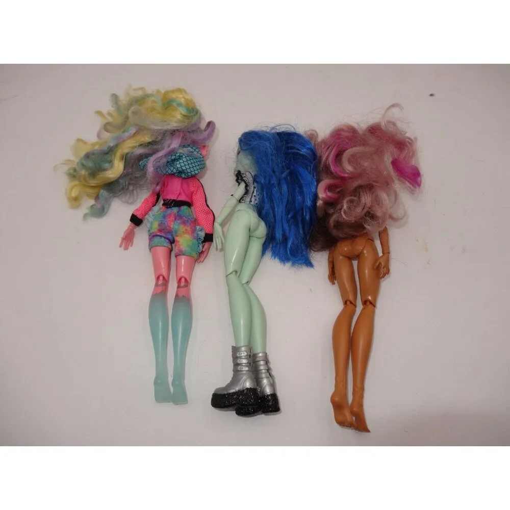 Monster High Clawdeen Wolf 2022 Ghoulia Yelp 2022 and‎ Lagoona Blue 2021